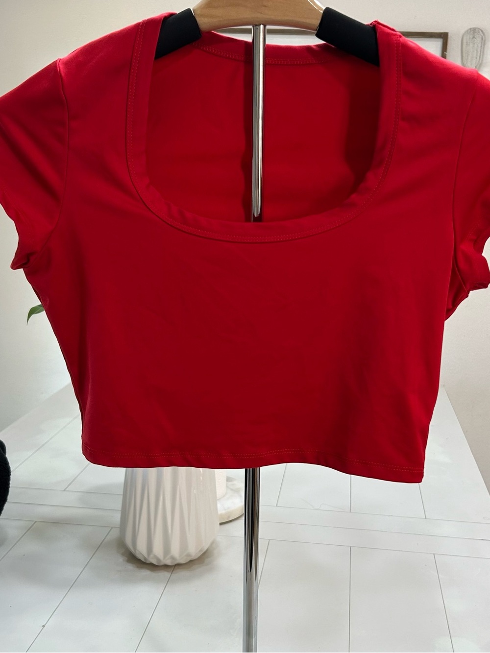 SHEIN Red Scoop Neck Crop Top - Women